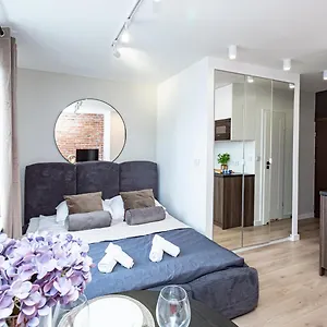 Apartament Mianowskiego 24 Red - Wifi Smart Tv W Pelni Wyposazona Kuchnia, Warszawa