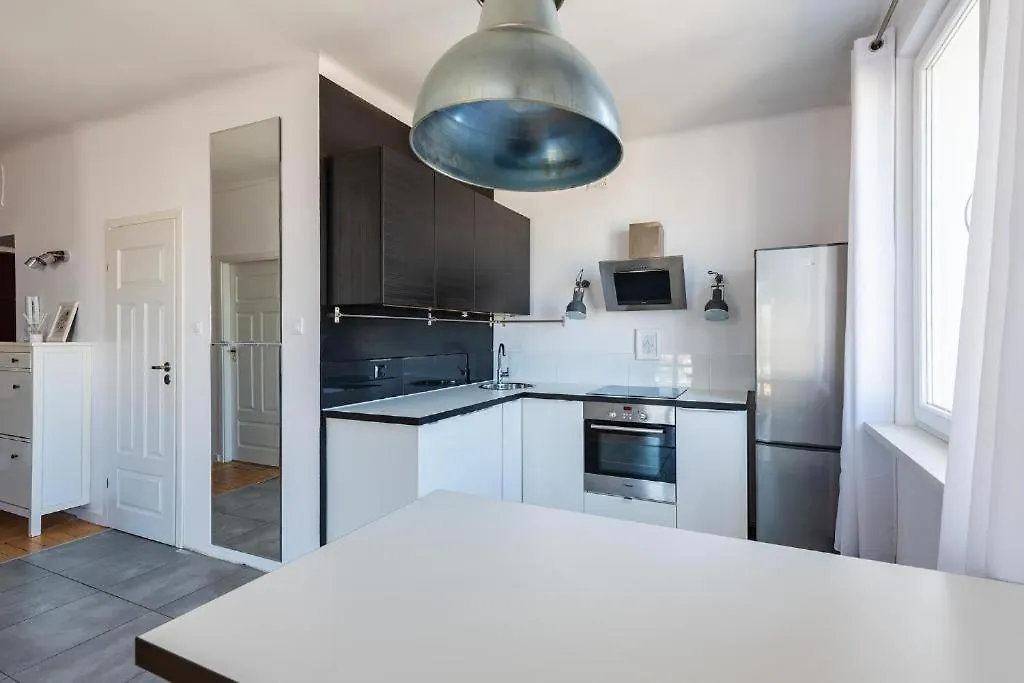 Wilcza 55: Central Private Apartment with Separate Bedroom Warsaw