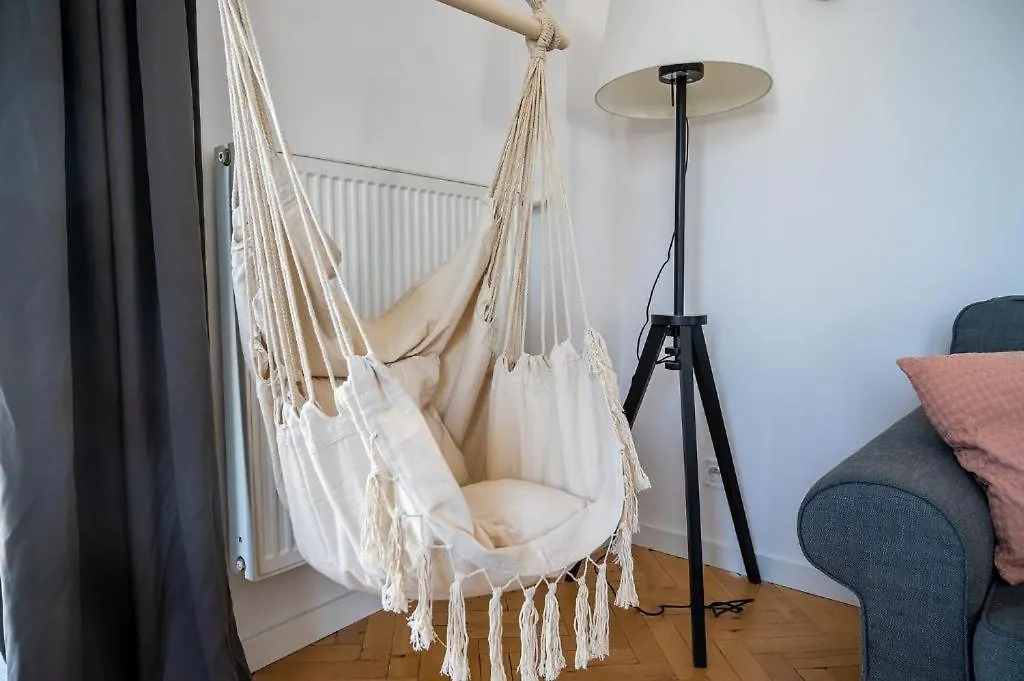 Wilcza 55: Central Private Apartment with Separate Bedroom Warsaw