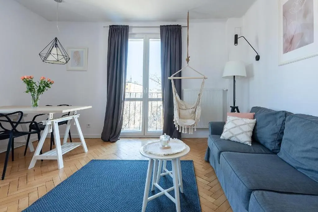 Wilcza 55: Central Private Apartment with Separate Bedroom Warsaw