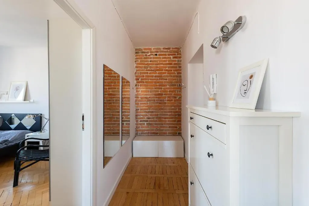Wilcza 55: Central Private Apartment with Separate Bedroom Warsaw